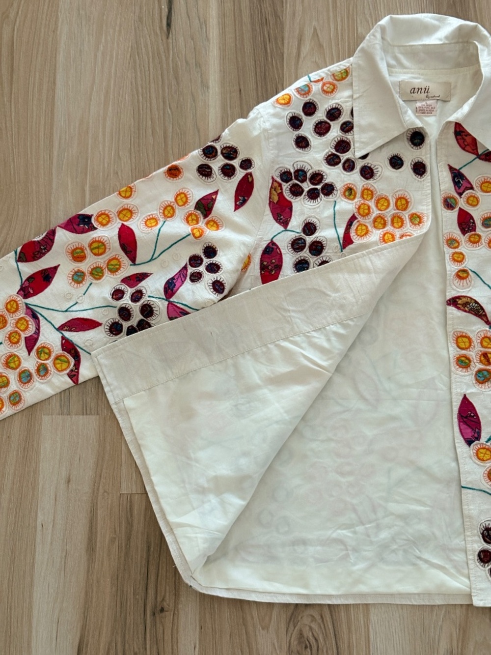 anii  By natural 100% natural Silk.